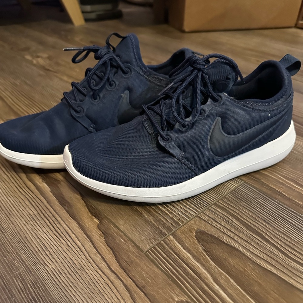 Navy Nike roshe